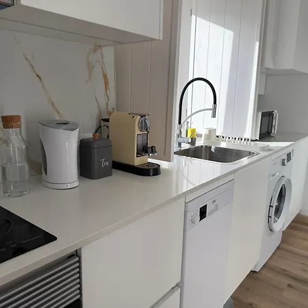 Ribeirinho - 4 Bedrooms Semesterbostad *